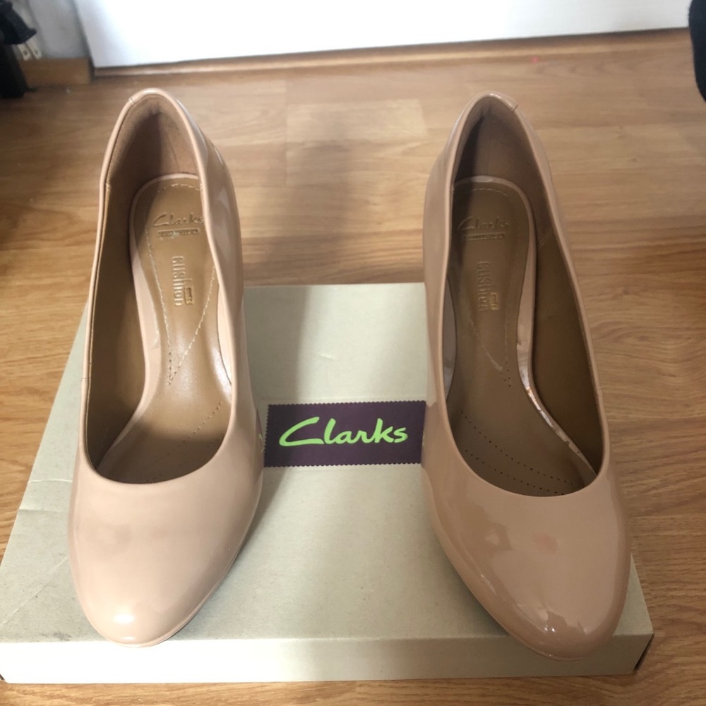 CLARKS BEIGE HEELS!